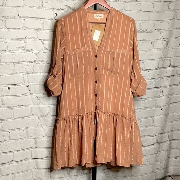 Listicle Dresses & Skirts - Listicle Button down baby doll dress w/roll up sleeves . Sz small New with tags